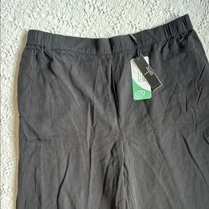 T Tahari Black Wide Leg Pants with Relaxed Fit